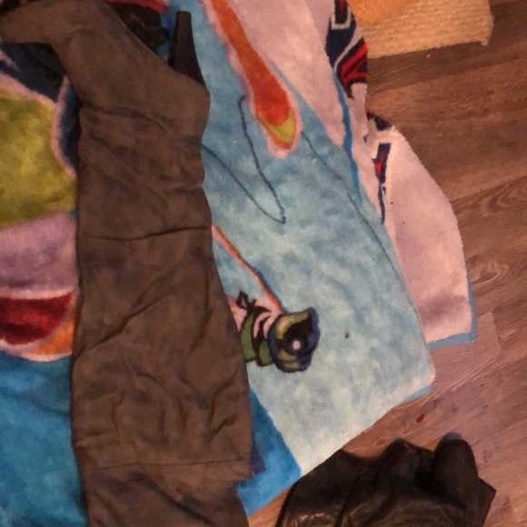 Boots - Picture 3 of 3